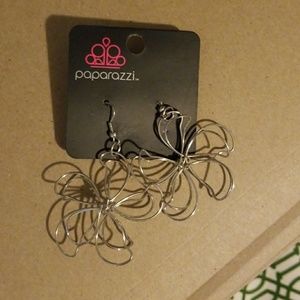 Paparazzi flower dangle earrings nwt